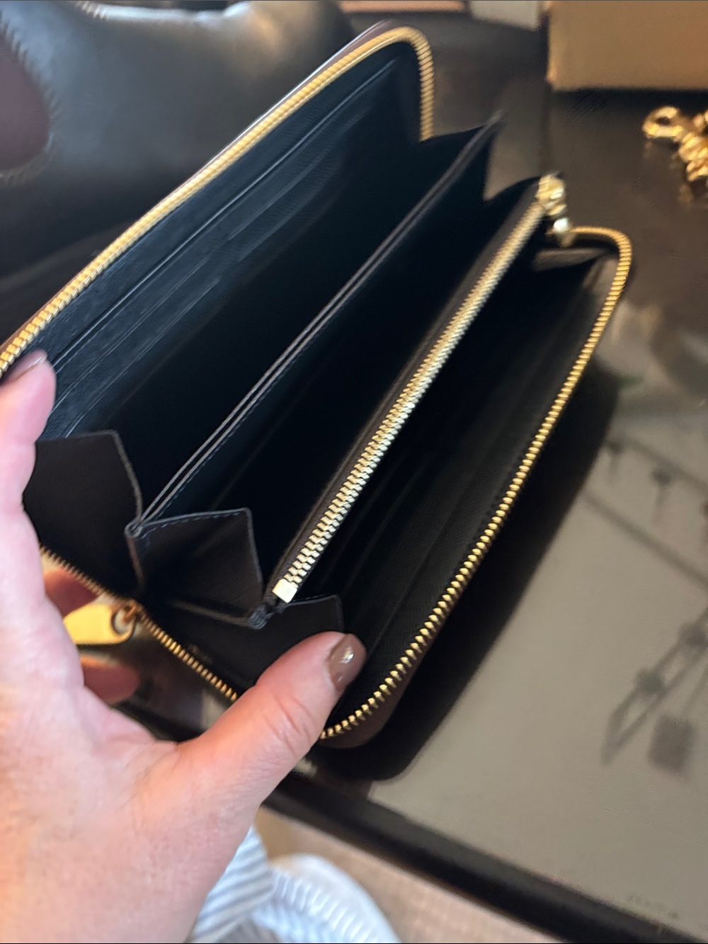 Louis Vuitton Reverse Monogram Zippy Wallet - Picture 8 of 10